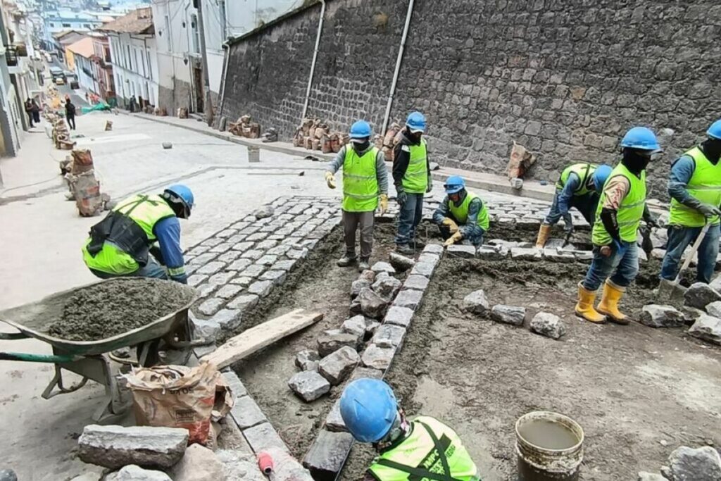 La intervención en la calle Benalcázar permitió conservar las piedras de inicios del siglo XX.