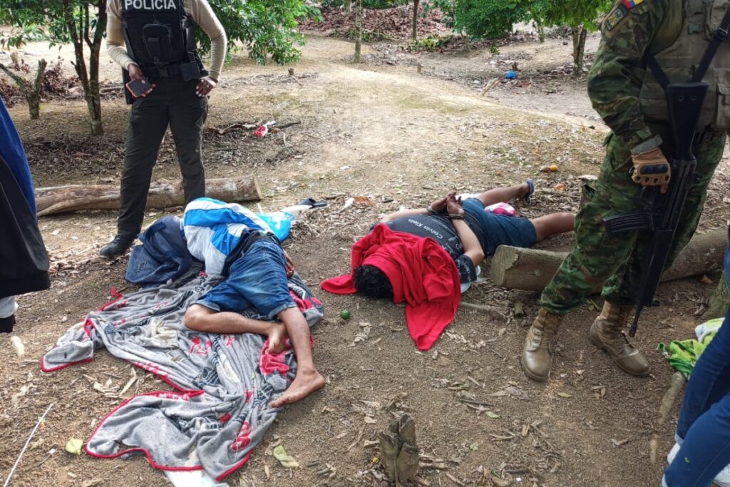 Las Fuerzas Armadas rescataron a cinco personas secuestradas.