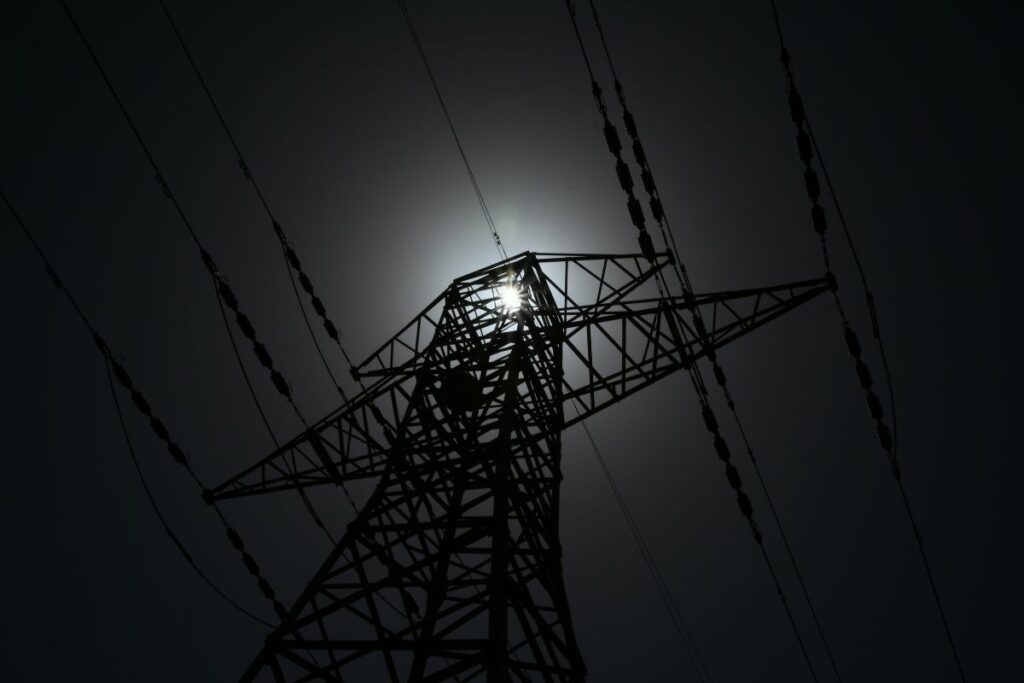 Algunos barrios del noroeste de Guayaquil se quedaron sin luz esta noche