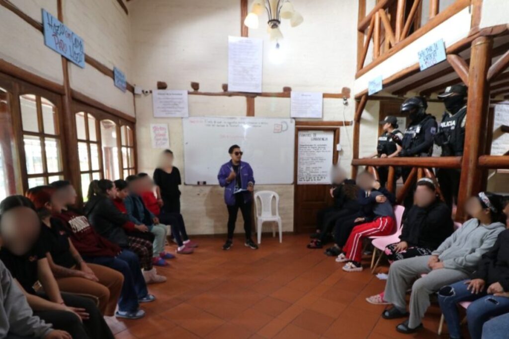 Unas 40 mujeres y nueve menores de edad habitaban en el centro de rehabilitación clandestino, en Quito.
