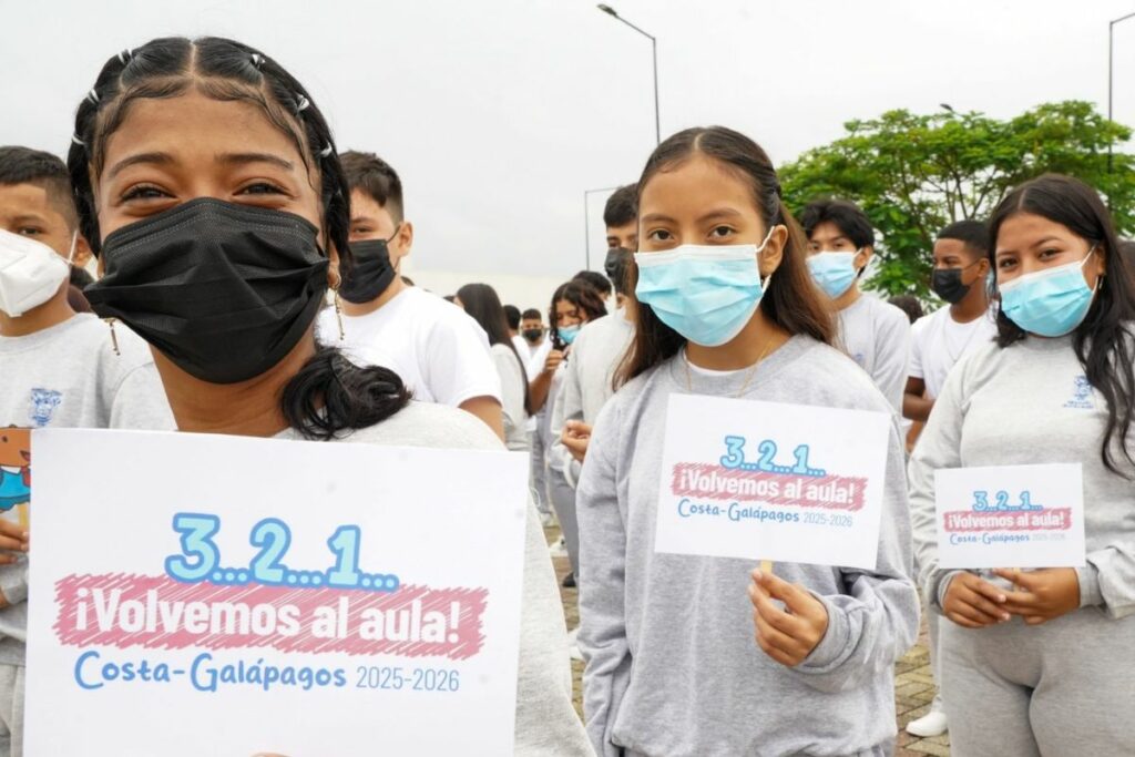 Estudiantes durante el inicio de clases en la Costa. Foto: X Educación