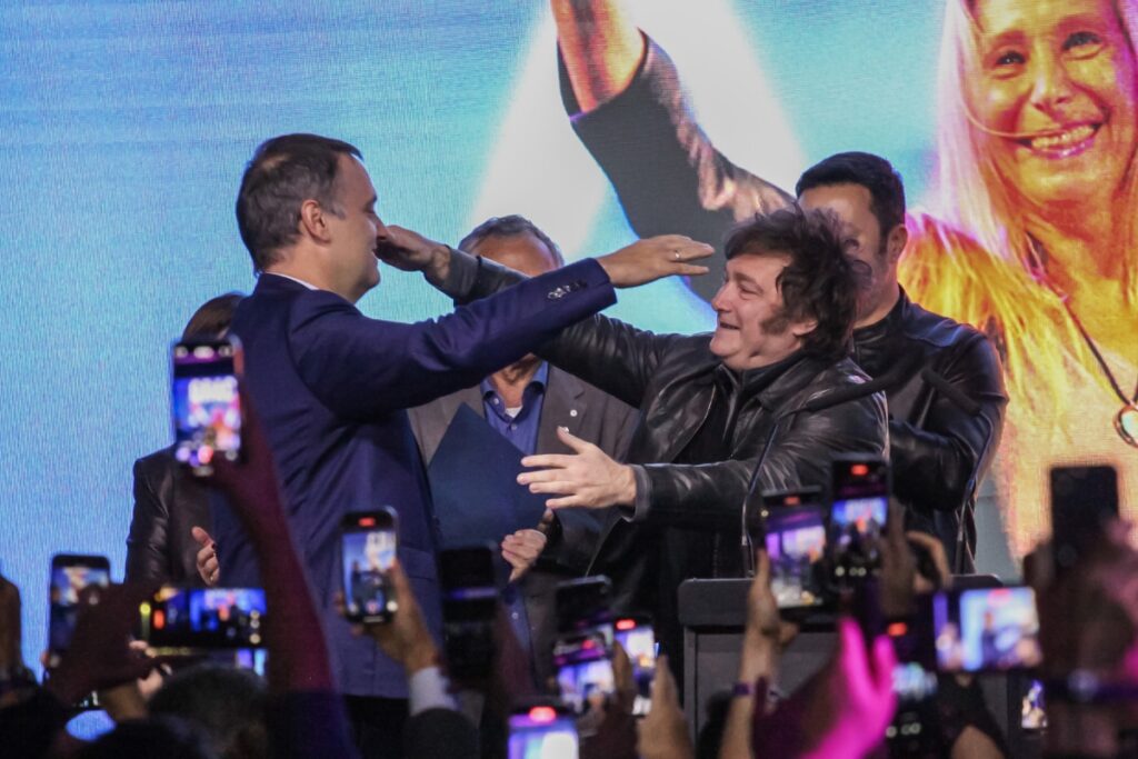 Javier Milei y Adorni luego de las elecciones.