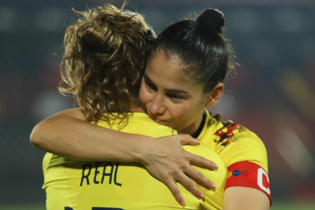 Kerly Real (i) y Ligia Moreira.