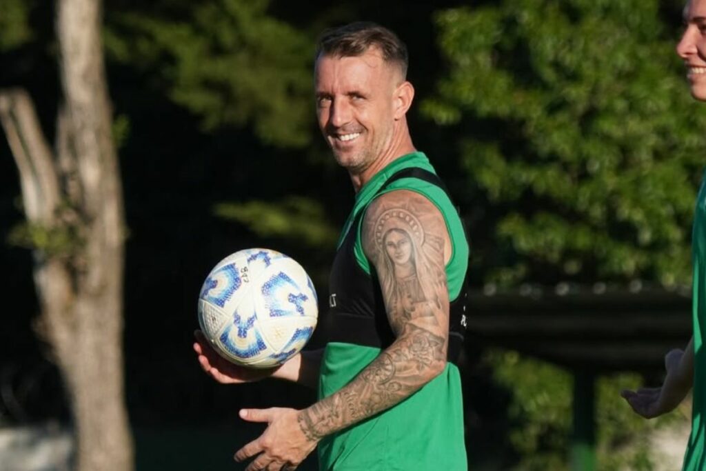 Damián Díaz en un entrenamiento con Banfield de Argentina, su club desde el segundo semestre de 2024.