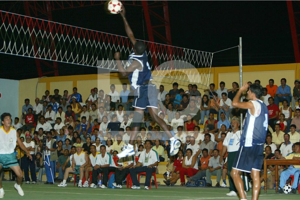 Imagen referencial de un partido de Ecuavóley.