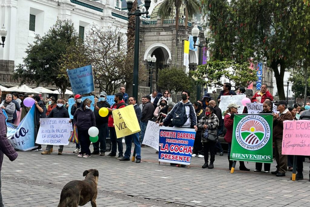Simpatizantes de Blanca Paucar llegaron hasta el Palacio Municipal para proponer su nombre como futura vicealcaldesa.