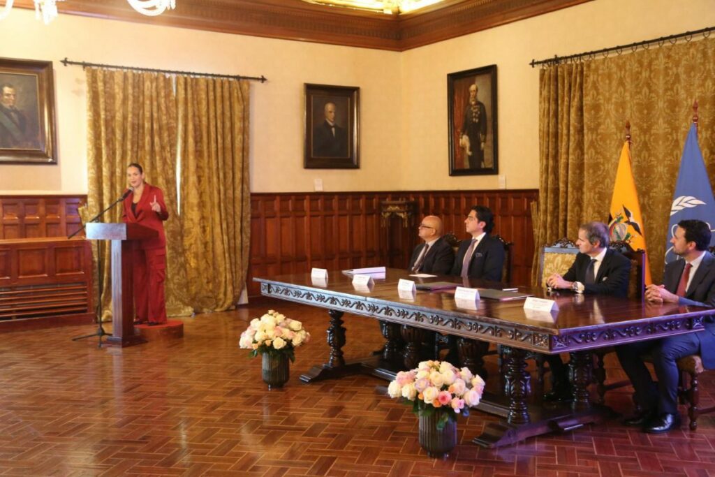 La firma del acuerdo para desarrollo de la energía nuclear se realizó en el Palacio de Carondelet, este 13 de mayo de 2025.