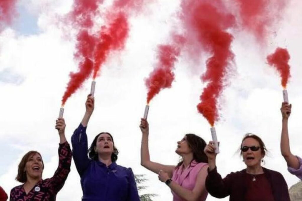 Activistas exigieron mayor igualdad de género en la Iglesia.