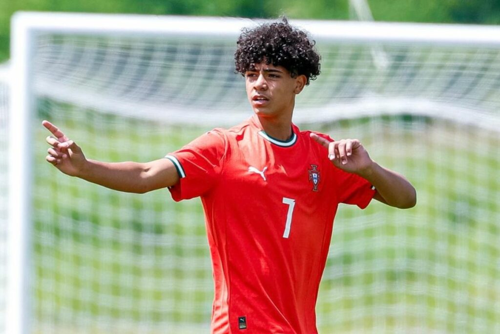 Cristiano Ronaldo Jr. en su debut con la Selección de Portugal sub-15 en Croacia.