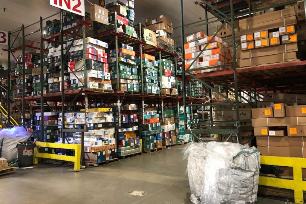Una de las cuatro cámaras refrigeradas de LATAM Cargo en las que almacena las flores que llegan desde Ecuador y Colombia a EE. UU.