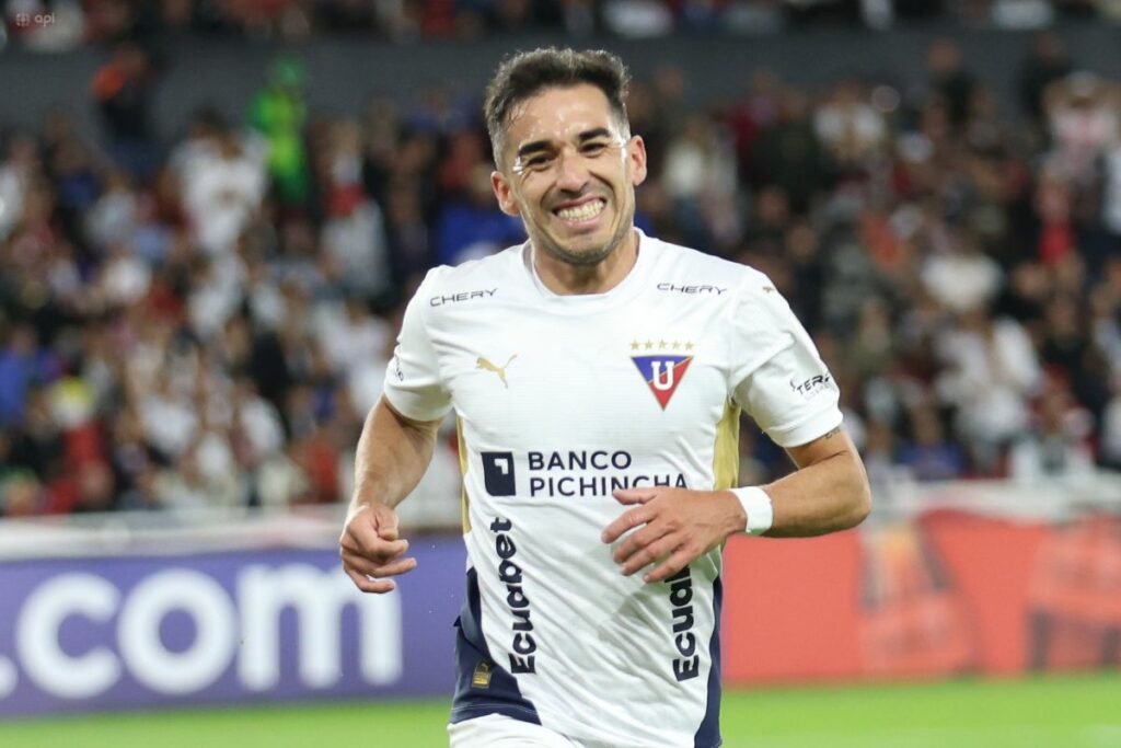 Lisandro Alzugaray celebra uno de los dos goles marcados en la Copa Libertadores a Central Córdoba.