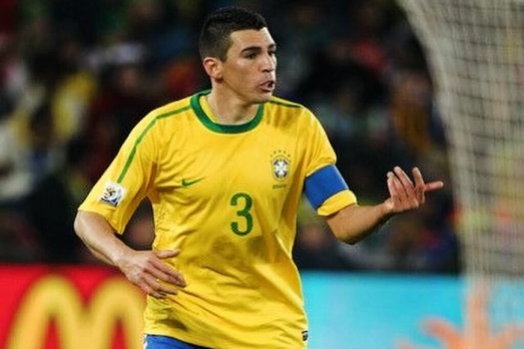 Lúcio en su etapa de jugador de la Selección de Brasil.