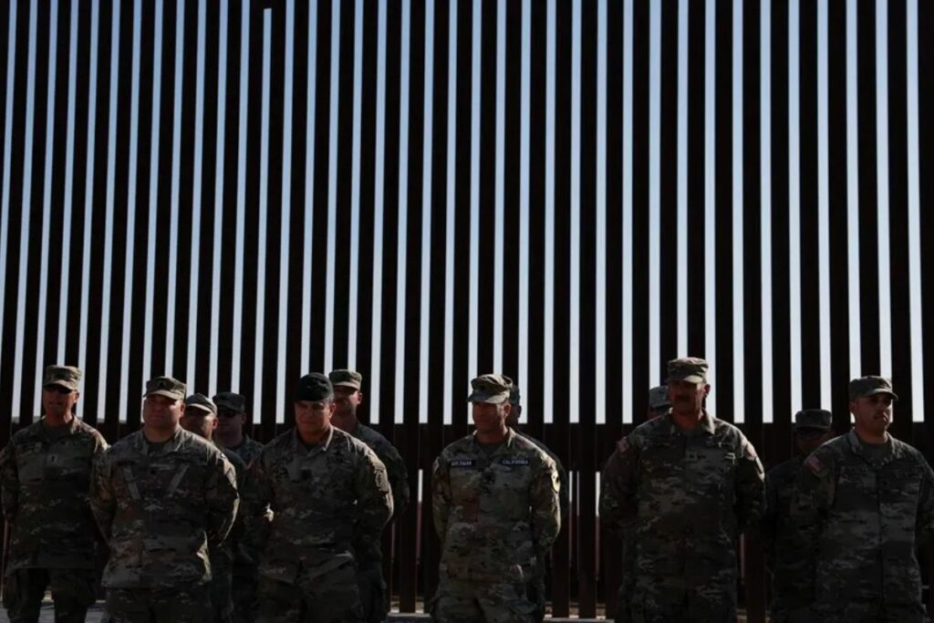 Vista de tropas de la Guardia Nacional en un punto de la frontera de Estados Unidos con México.