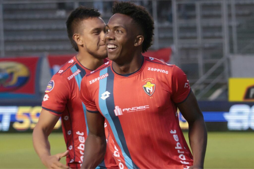 Djorkaeff Reasco celebra el gol marcado con El Nacional a Emelec en la Liga Pro 2025.