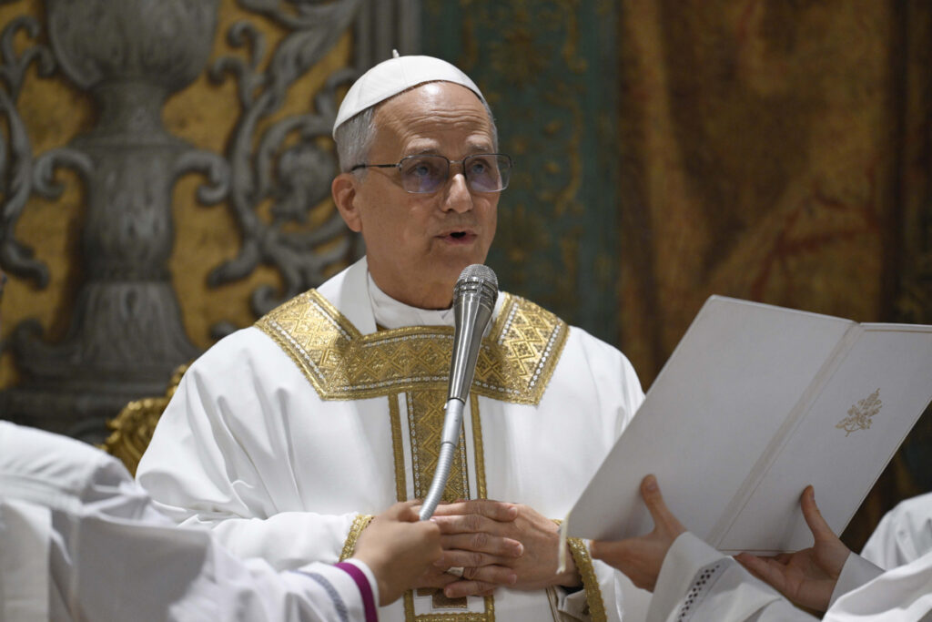El papa León XIV durante la audiencia a los representantes de la congregación de los Hermanos de las Escuelas Cristianas.