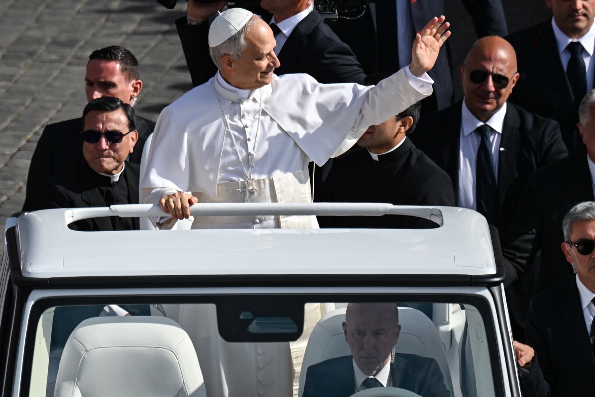 El papa León XIV usa dos papamóviles, modernos y eléctricos - El Comercio