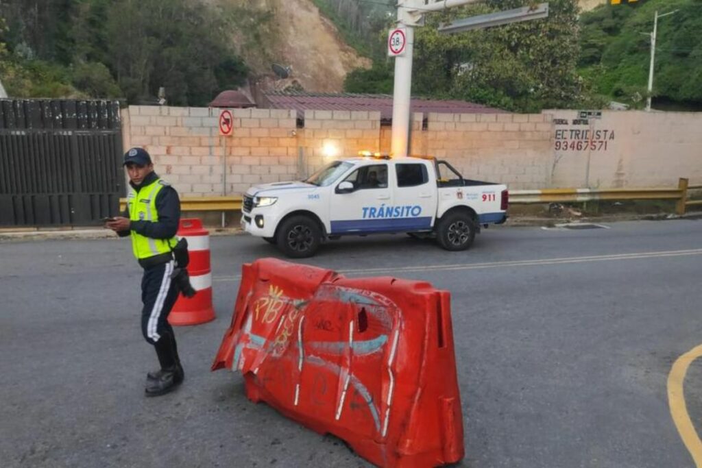 Un cierre vehicular se mantiene en la av. De los Conquistadores, sector de Guápulo