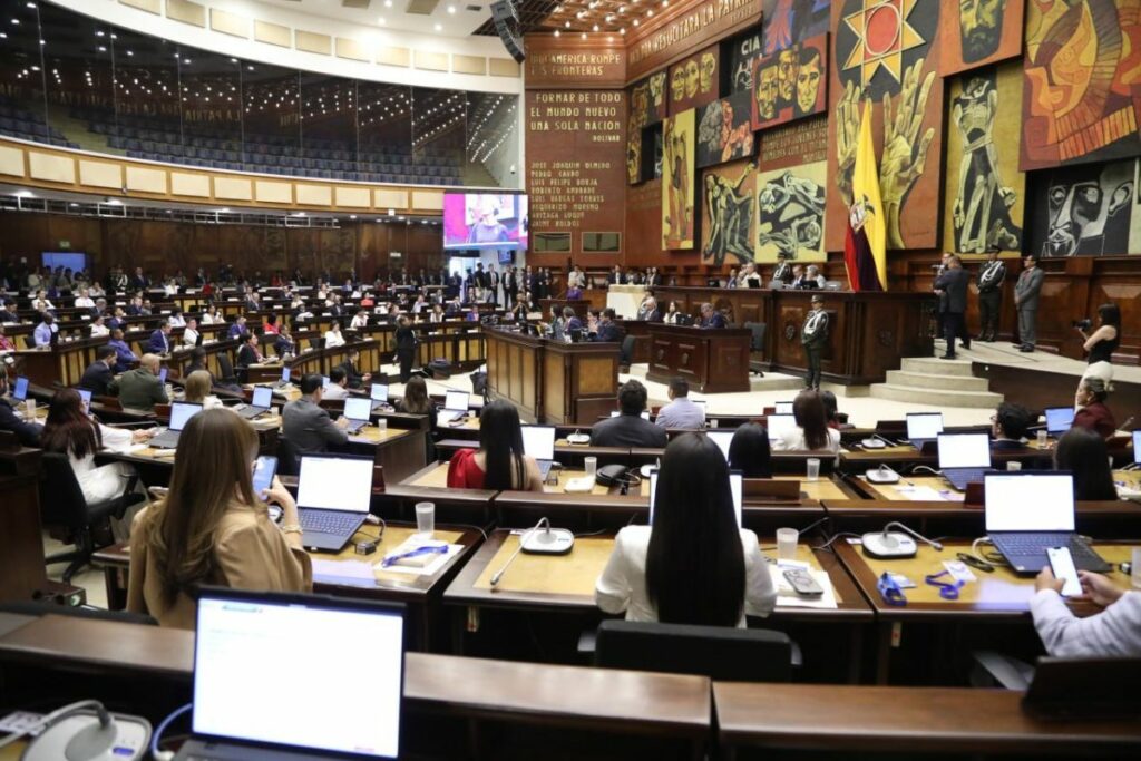 Los asambleístas sesionaron en el Pleno, al menos tres días a la semana.