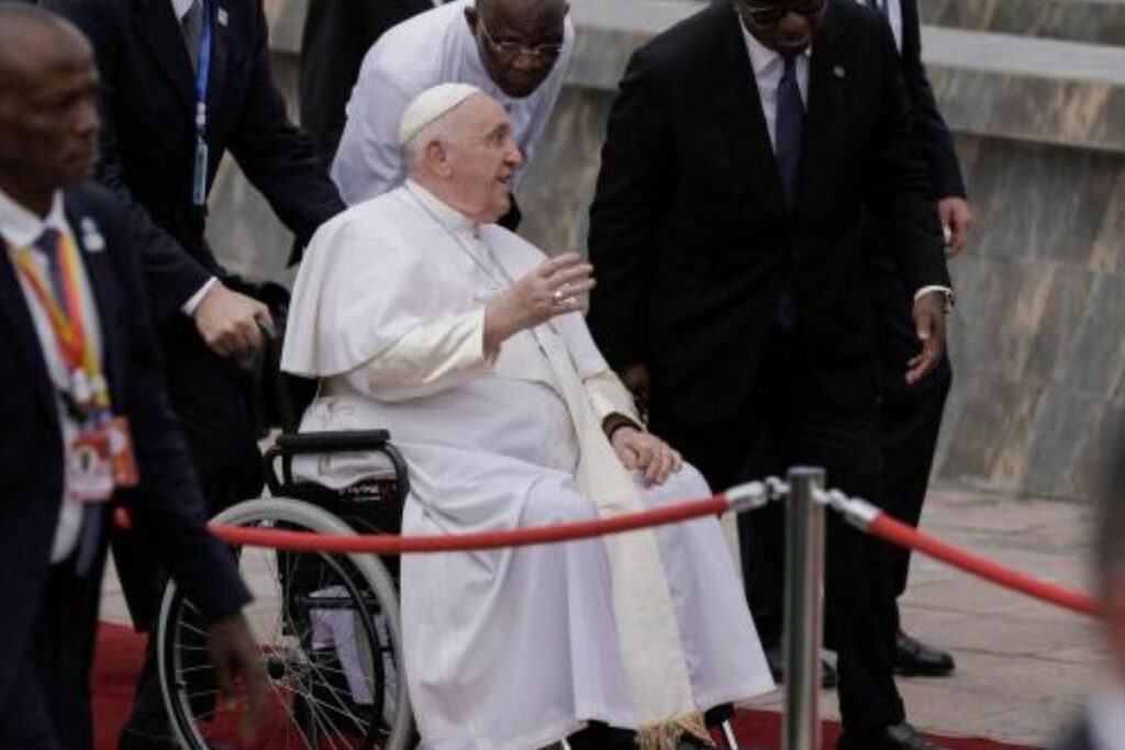 El anillo del Papa se destruye por seguridad.