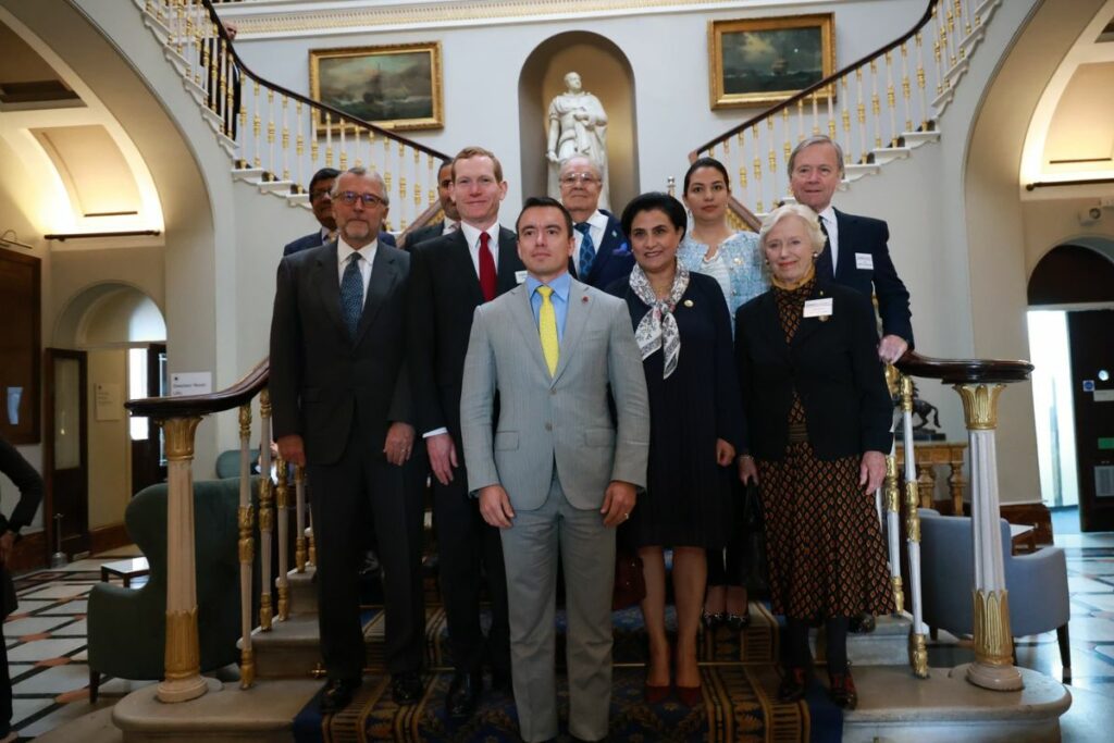 El presidente Daniel Noboa con inversionistas londinenses.