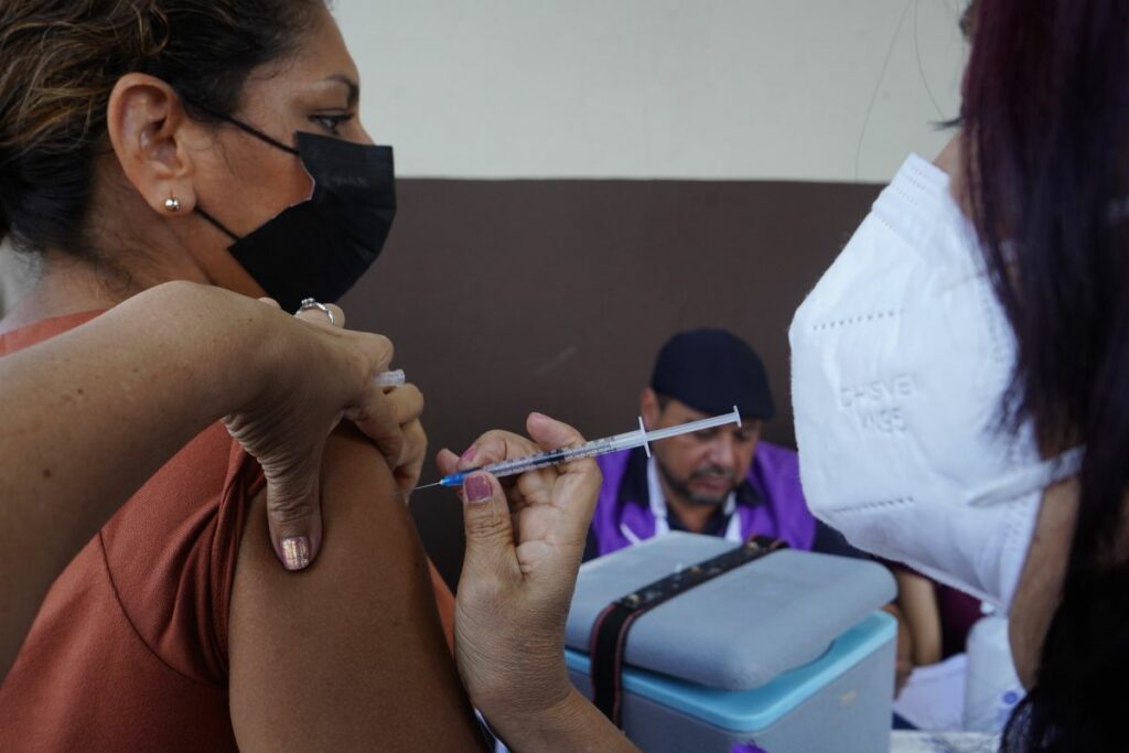 Vacunación de la fiebre amarilla en Guayaquil.