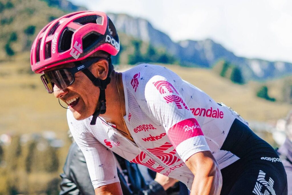 Richard Carapaz, ciclista ecuatoriano que está en el podio del Giro de Italia 2025.