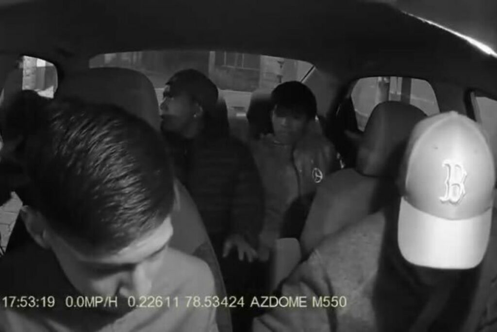Hombres asaltaron a un taxista, en Quito.