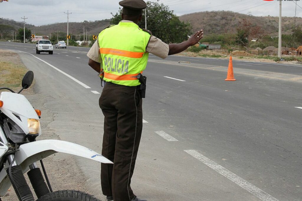 La Policía Nacional desplegará a los uniformados por las carreteras del país.