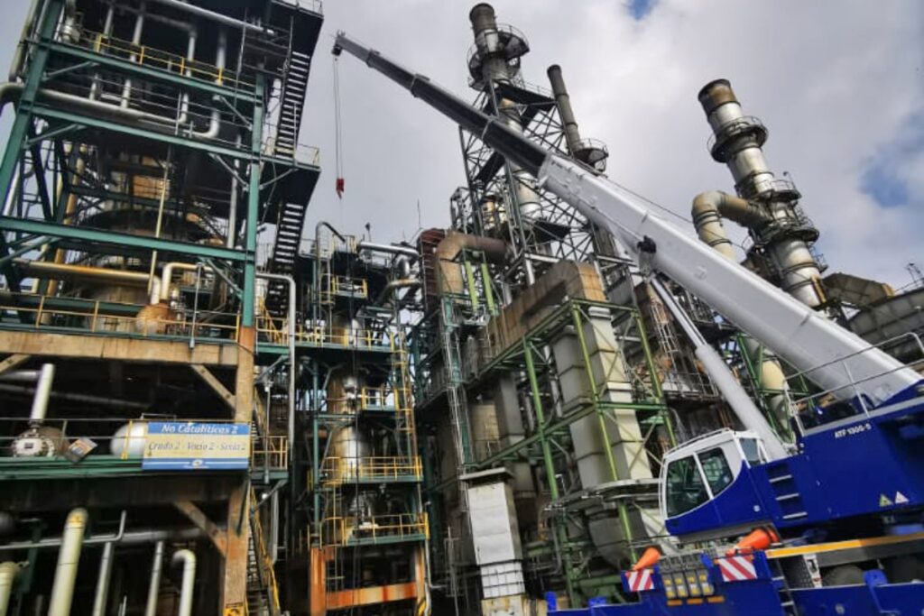 El Gobierno informó del abastecimiento de combustibles, tras el incendio en la refinería de Esmeraldas.