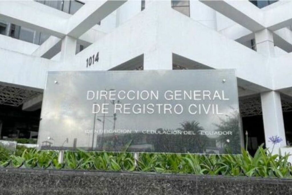 La agencia matriz del Registro Civil en Quito atenderá en el feriado para un trámite.