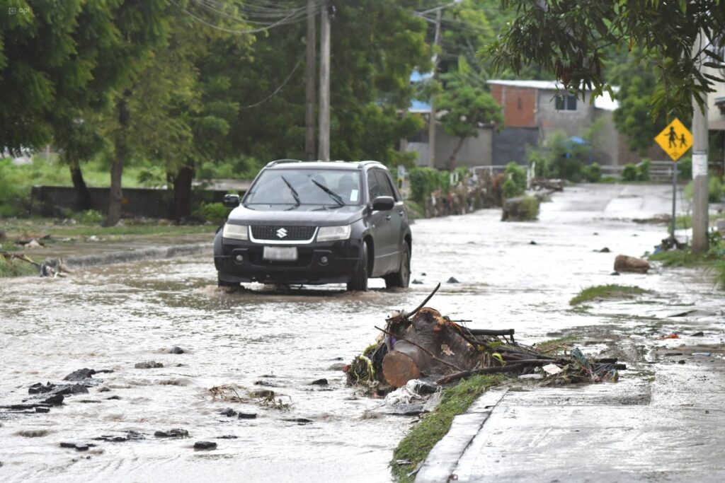 Varios sectores del cantón Manta fueron afectados por las fuertes lluvias registradas en la madrugada del 11 de marzo de 2025.