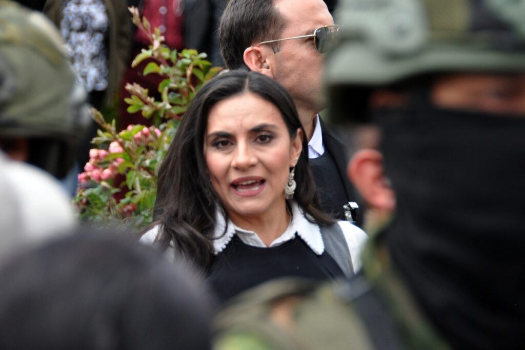 Verónica Abad, luego de dejar la Vicepresidencia, en medio de cuestionamientos sobre su acceso a la pensión vitalicia.