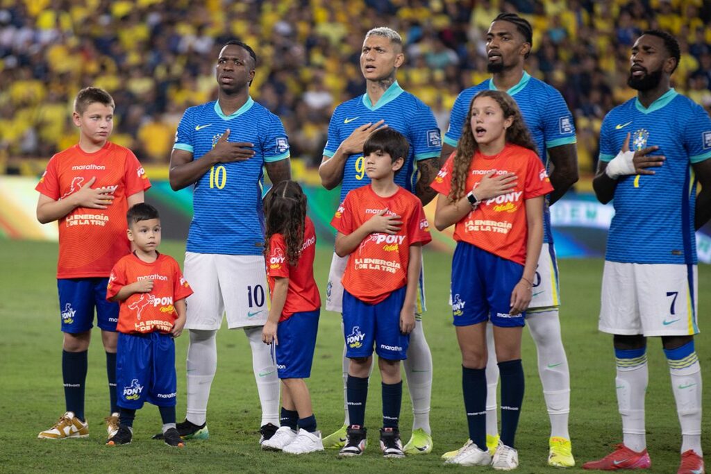 Daniel, Camila, Nicolás y Sophia saltaron a la cancha del estadio Monumental como niños mascota de La Tri, gracias a Pony Malta y su iniciativa de energía natural rumbo al Mundial 2026. Cortesía