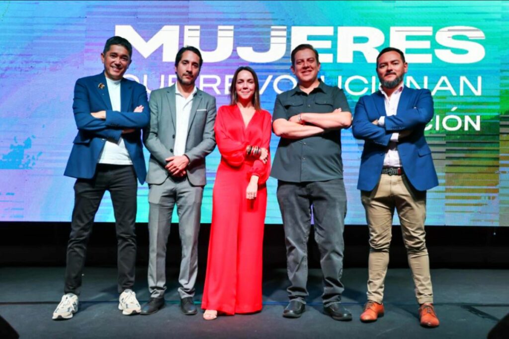 De izquierda a derecha: José Antonio Sánchez, Esteban Zambrano, Andrea Arnau, Alex Bastidas y Francisco Balarezo. Cortesía