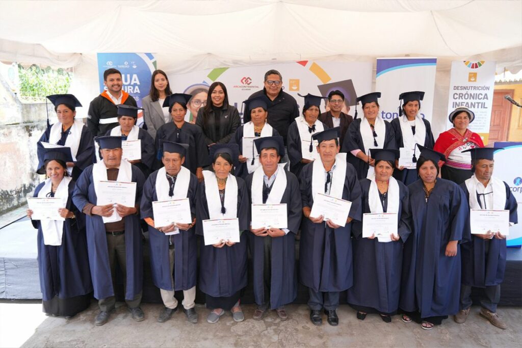 Graduación de lideresas y líderes comunitarios en las parroquias Julio Moreno, Simiatug y Guanujo. Cortesía