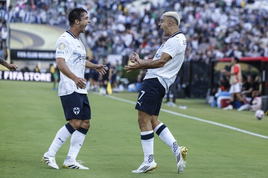 Germán Berterame y Oliver Torres celebran un gol en el Mundial de Clubes.