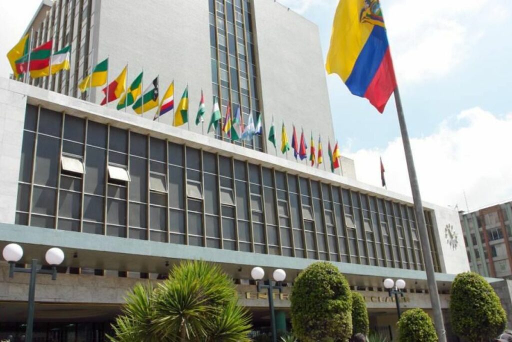 https://media.elcomercio.com/wp-content/uploads/2025/06/Banco-Central-del-Ecuador-recuperacion-economica-1024x683.jpg
