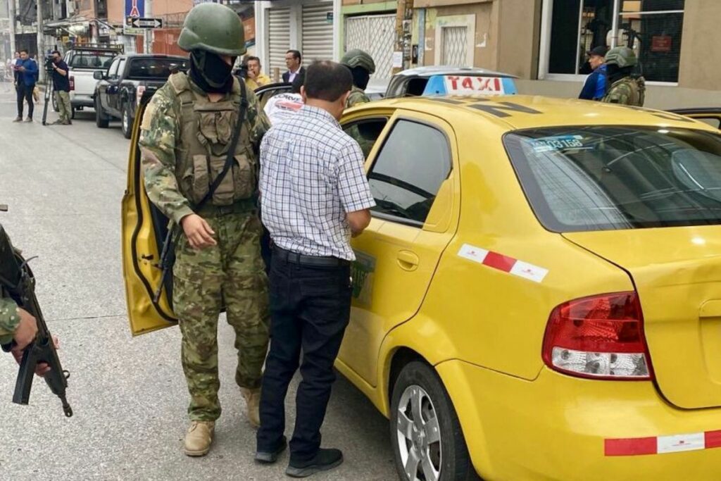 Efectivos del Ejército realizaron controles en Guayaquil este 17 de junio.
