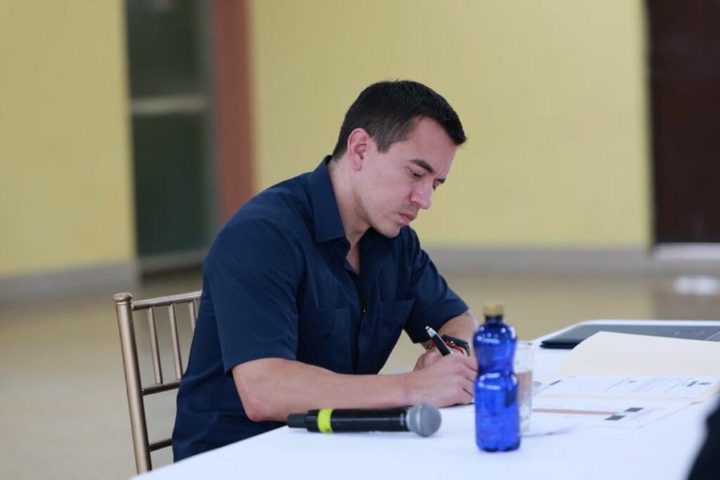 El presidente Daniel Noboa nombró nuevo Gobernador de Azuay,