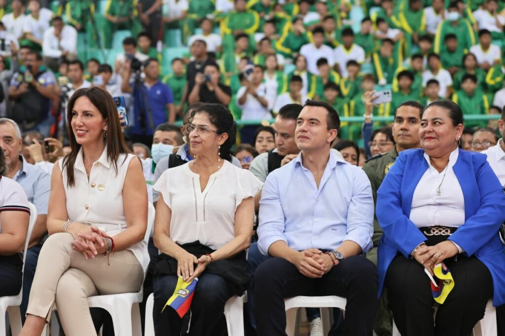 Daniel Noboa estuvo en Manta en la incorporación de docentes.