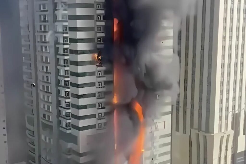 La actuación eficaz de los bomberos evitó una tragedia mayor en el corazón vertical de Dubái. Foto: Redes Sociales