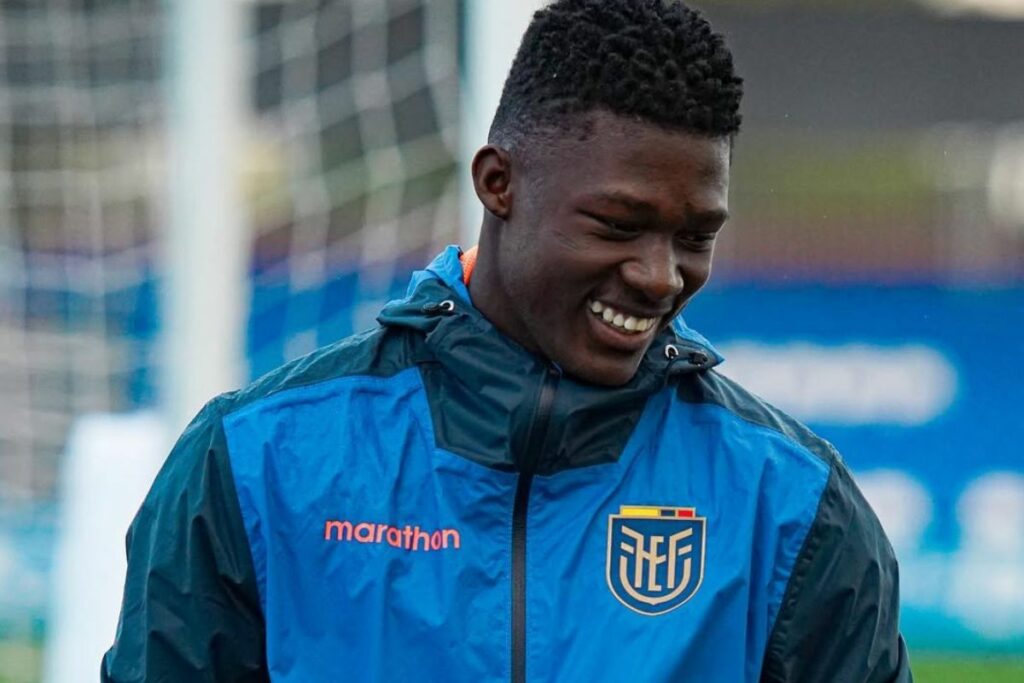 El arquero Gilmar Napa en uno de los entrenamientos de la Selección de Ecuador.