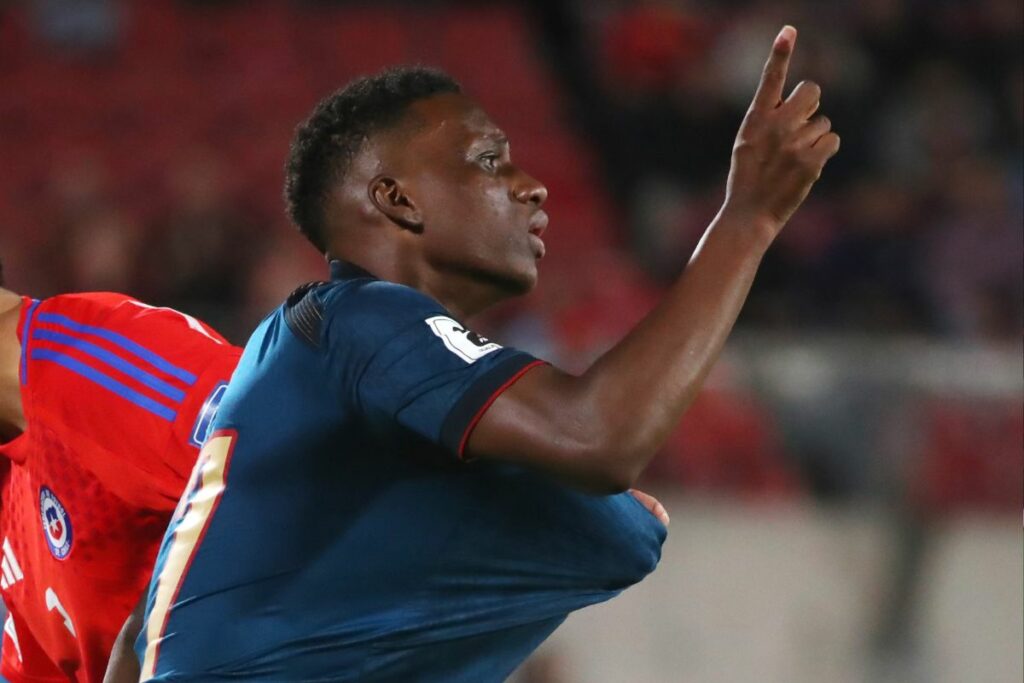 Darwin Guagua en un partido de la Selección de Ecuador.
