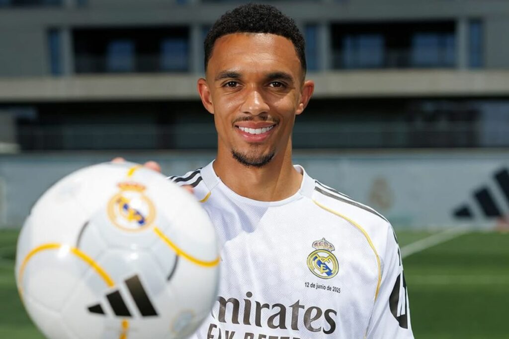 Trent Alexander Arnold en su presentación como refuerzo del Real Madrid.
