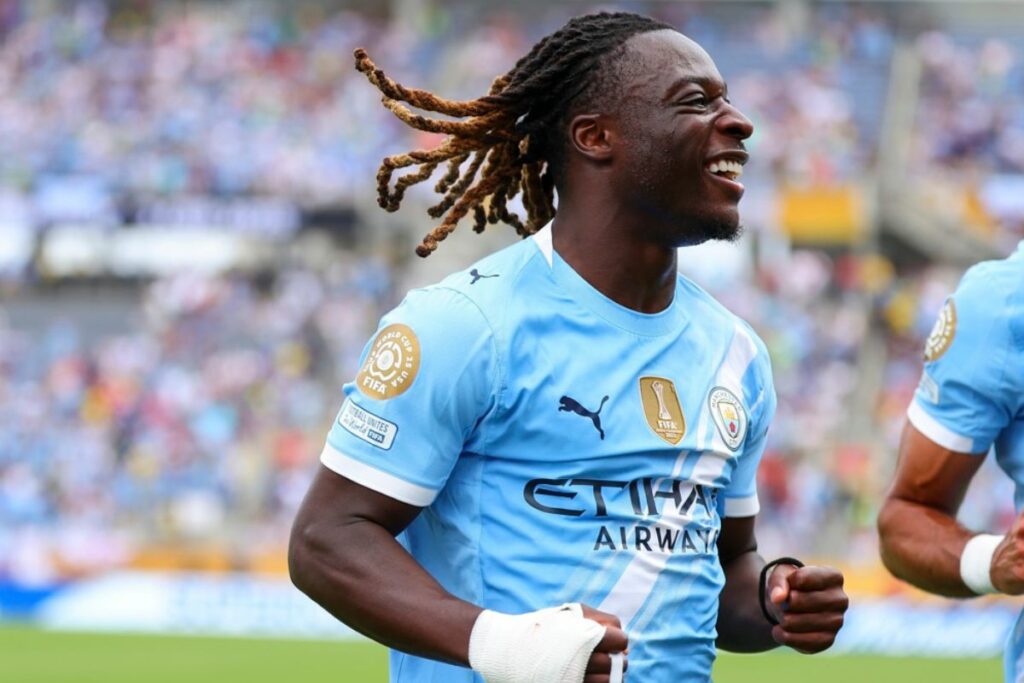 Jeremy Doku, jugador del Manchester City, celebra un gol de su equipo en el Mundial de Clubes.
