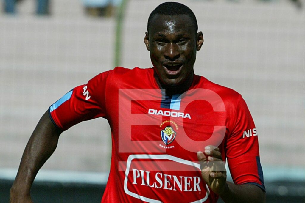 Evelio Ordóñez, exfutbolista ecuatoriano, durante un partido con El Nacional.