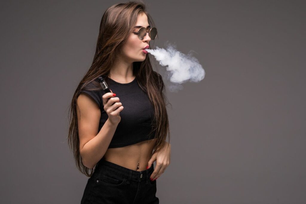 El gobierno de Yamandú Orsi prohibió la venta e importación de vapeadores. Foto: Freepik