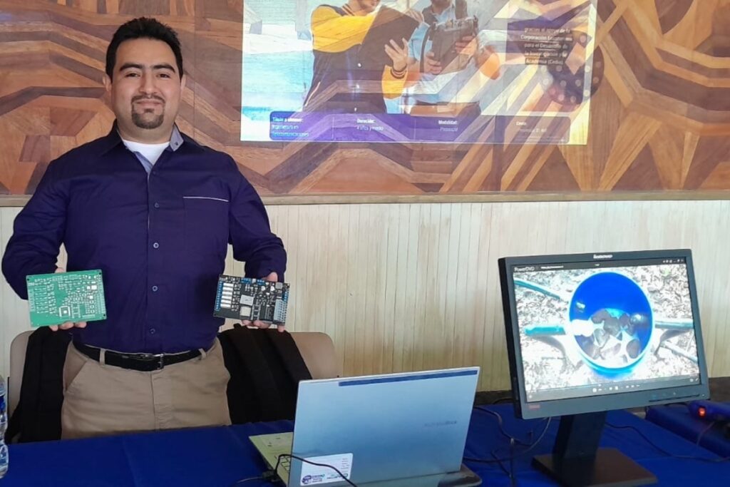Christian Salvador Jiménez diseñó el proyecto de la planta hidropónica automatizada y fue parte de su tesis de graduación.