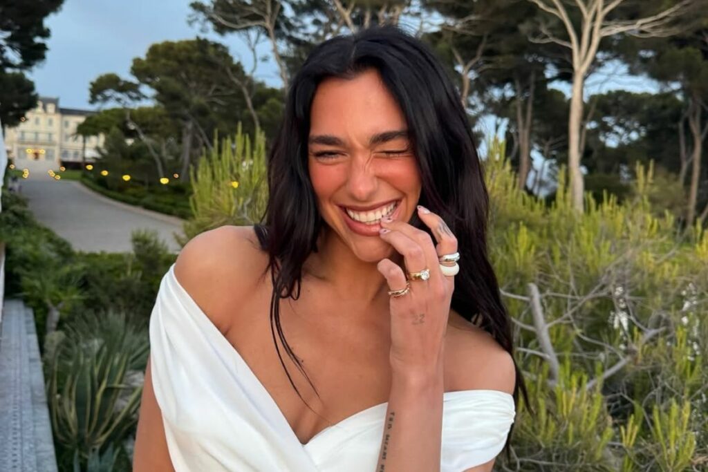Dua Lipa anuncio su compromiso con Callum Turner. Foto: Instagram