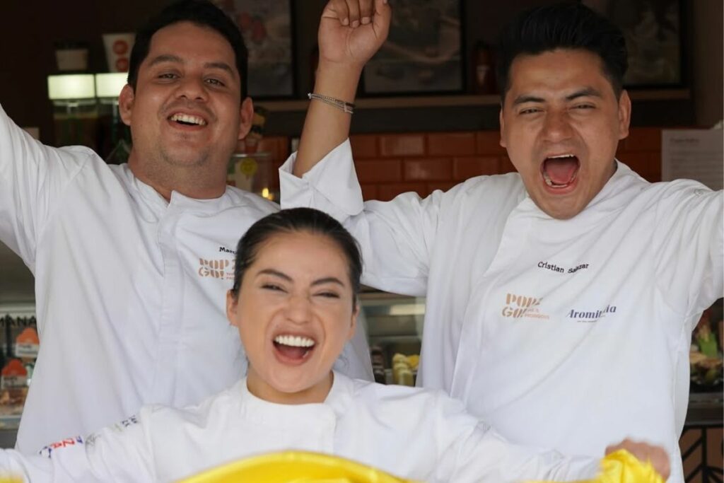 Marco Andrade, Verónica Jiménez, (capitana) y Cristian Salazar, los maestros heladeros de la Selección ecuatoriana.